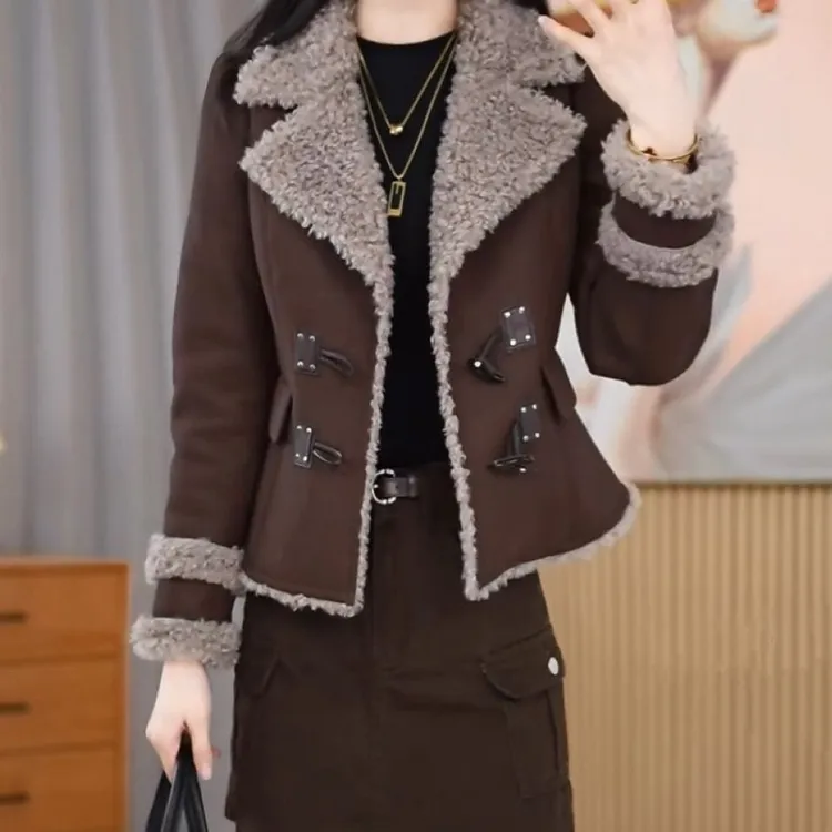 高档绒毛一体小个子时尚短外套2025冬季新款加厚保暖减龄显瘦外套