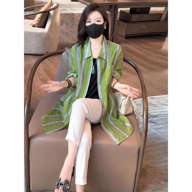 2025夏季新款女士时尚减龄翻领条纹防晒衣宽松透气中长款衬衣开衫