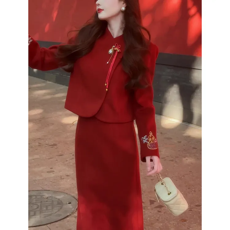 新中式国风套装女秋冬季刺绣斜门襟盘扣红色毛呢外套半身裙两件套