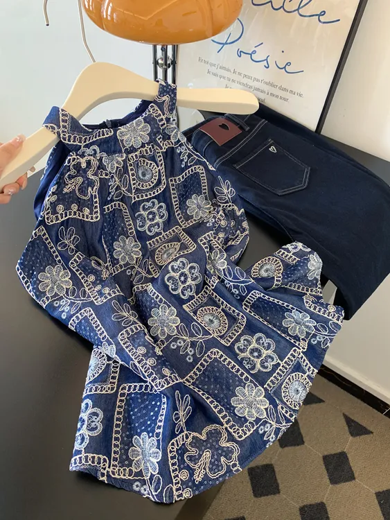 夏季绝美漂亮刺绣吊带背心女夏外穿设计感无袖挂脖露肩上衣高级感