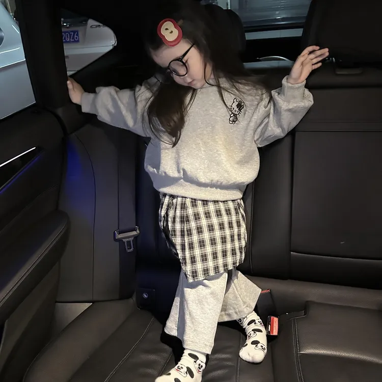 小思家女童2025秋季新款韩版洋气休闲套头卫衣格子屁帘卫裤套装