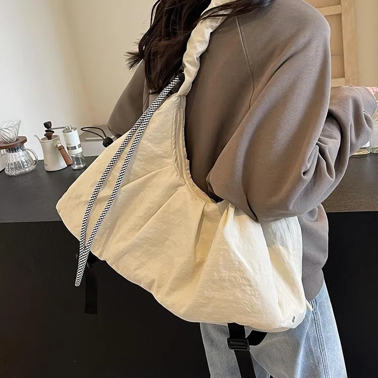 大容量包包女2025新款夏季单肩斜挎褶皱包布包小众设计通勤饺子包