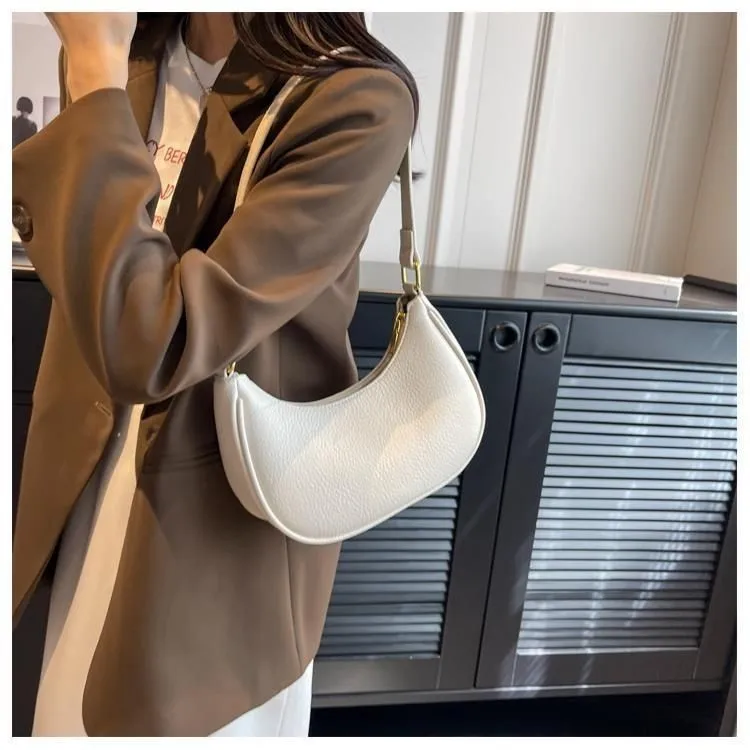 大容量高级正品包包女新款月牙百搭腋下包白色高级感斜挎包饺子包