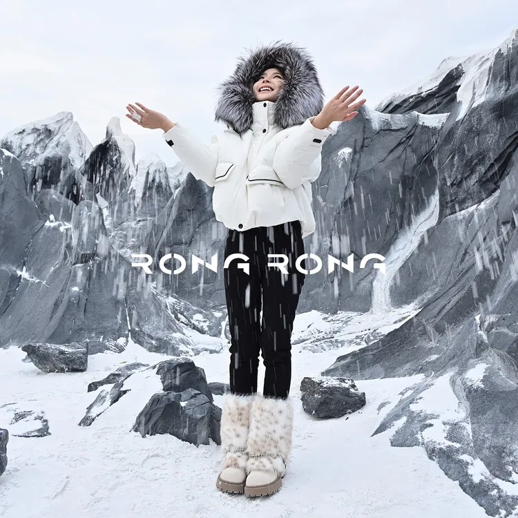 溶溶【雪地精灵】RONGRONG 95科鲁达2.0白鹅绒银狐毛领羽绒服D99312