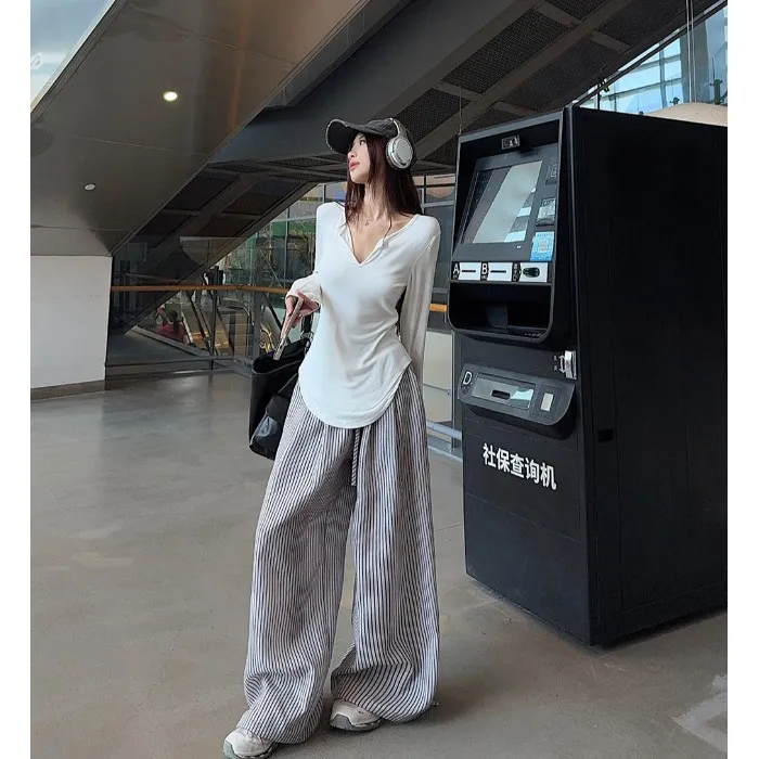 设计感白色镂空V领薄款长袖T恤女装早秋新款宽松条纹休闲裤两件套