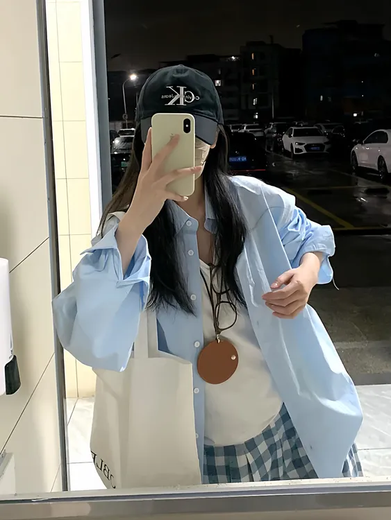 浅蓝色衬衫外套女早秋装2025新款爆款长袖法式衬衣独特别致上衣秋