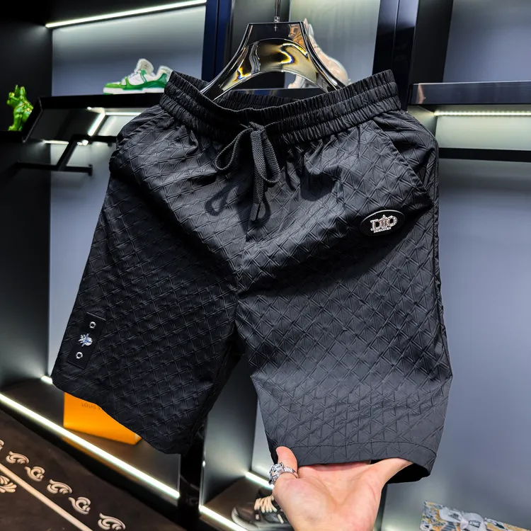 欧货高端格子冰丝休闲短裤男2025新款夏季潮牌外穿男士沙滩五分裤