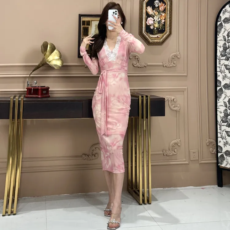 气质女人味轻奢花色印花蕾丝V领绑带长袖显瘦性感包身开衩连衣裙
