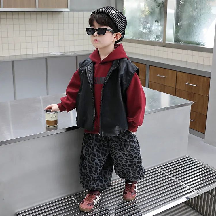 男童套装2025新款秋季酷帅男孩连帽卫衣儿童皮马甲韩版男宝三件套