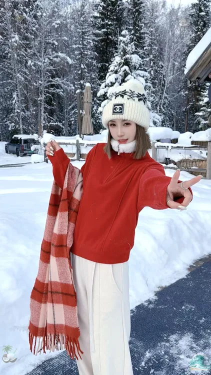 熙薇『半糖甜酷』2025冬季新款羔毛立领羊毛衫设计师毛衣H6938