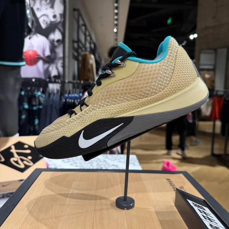 NIKE耐克男子S.T. FLARE EP双旦礼玩球穿搭实战篮球鞋HF0232-700