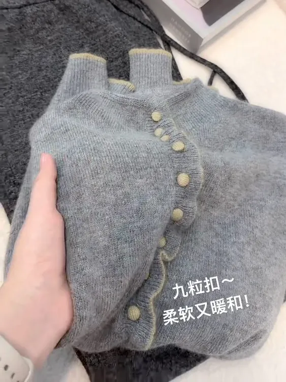 灰色半高领柔软暖和长袖针织开衫女2026秋冬新款宽松显瘦毛衣上衣