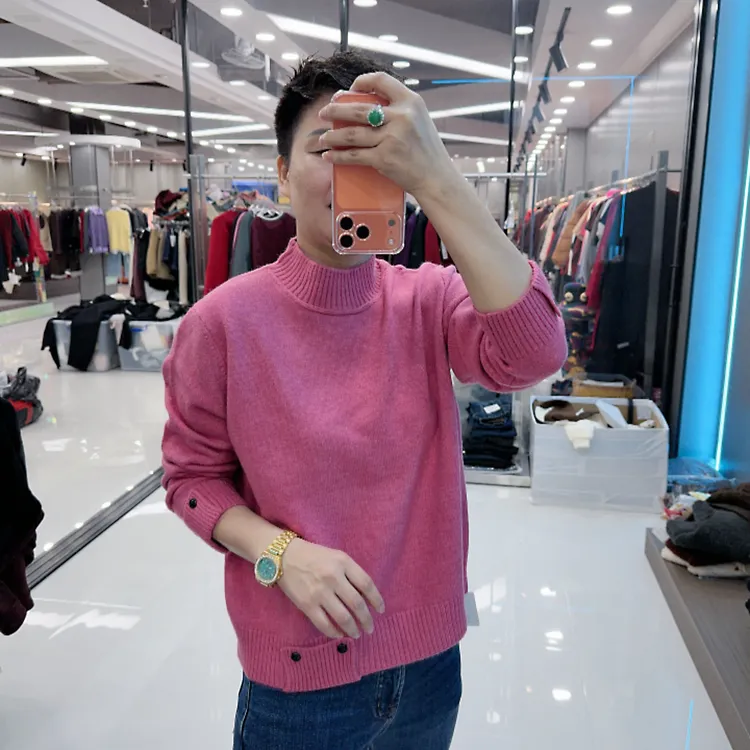 韩版时尚6靓色半高领黑扣子毛衫9954美丽