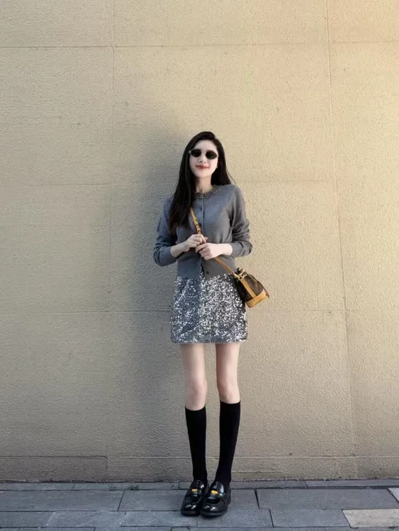 韩系灰色钉珠针织开衫女2025秋季新款小香风亮片半身裙两件套装