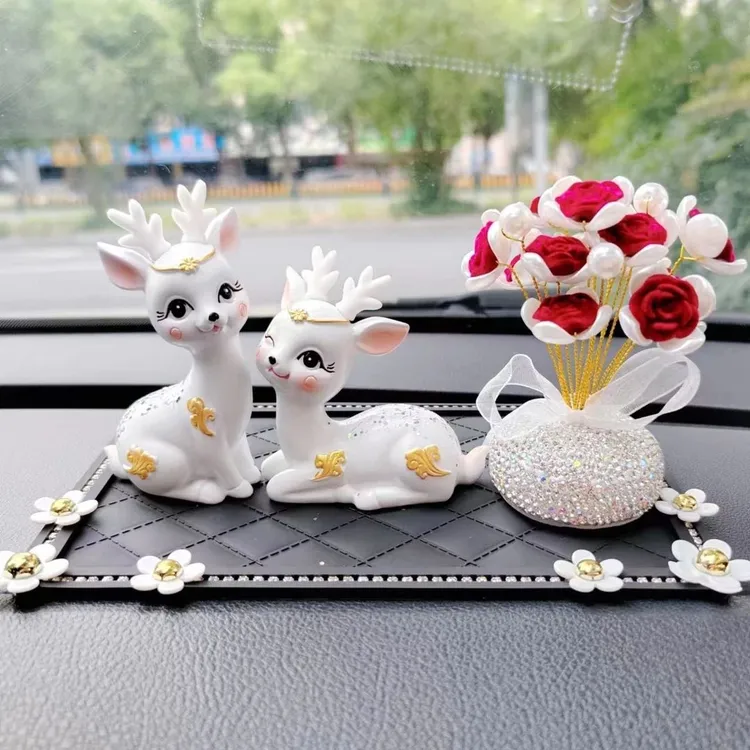 汽车摆件新款一鹿平安鹿女神车内车载香薰玫瑰花轻奢网红装饰