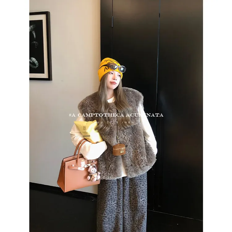 LUU桃喜儿/皮毛一体马甲外套女秋冬宽松设计感无袖小众韩系上衣