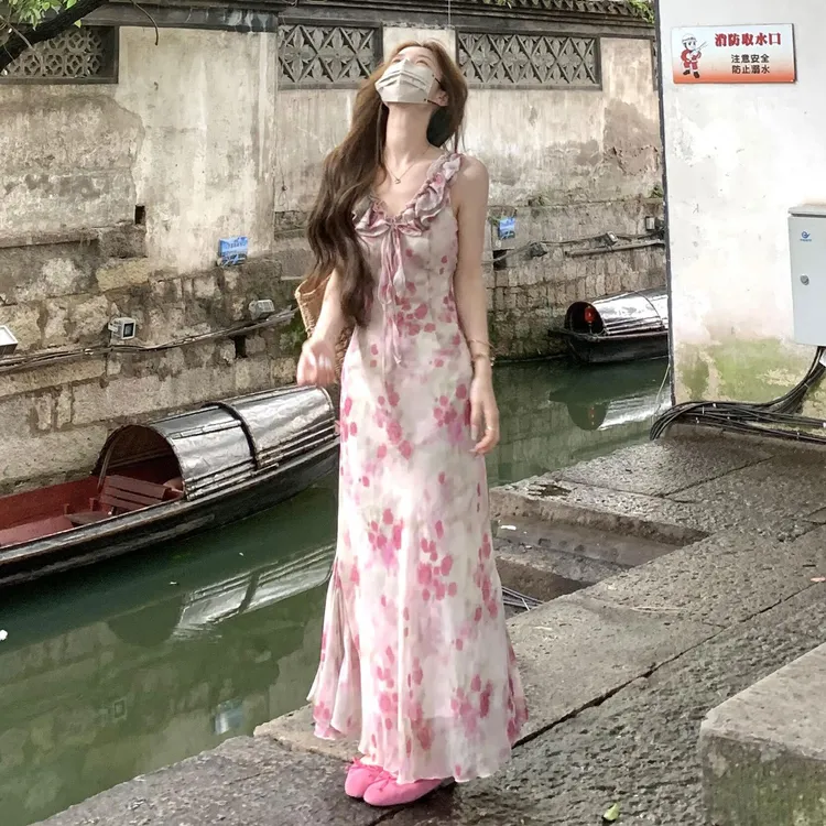 4018新款法式碎花连衣裙子女夏季高级感气质收腰显瘦海边度假长裙