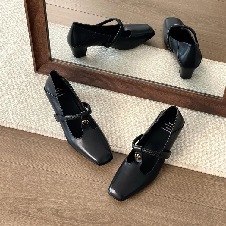 HUSSLOVE 头层牛皮·跟高4.5CM·法式复古温柔方头山茶花玛丽珍单鞋