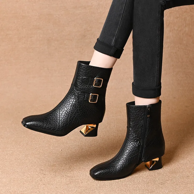 复古方头粗跟裤管短靴女2025秋冬新款侧拉链加绒保暖皮带扣时装靴