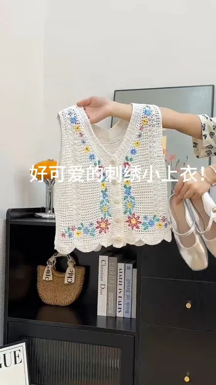 夏季新款可爱风花边刺绣小衫女夏V领无袖背心显瘦外穿针织上衣ins