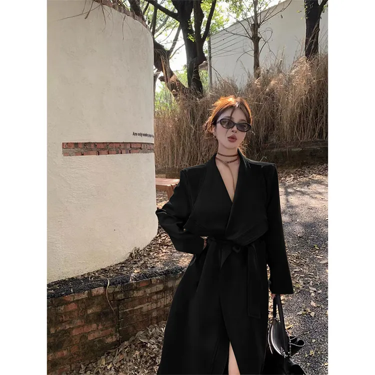 2025早春新款纯色大翻领设计系带收腰显瘦高级感时尚风衣外套大衣