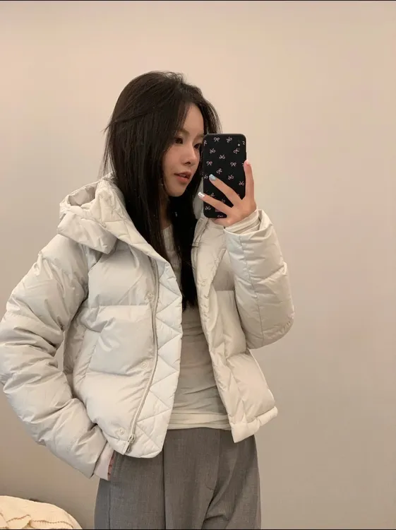 四格羽绒服 短款 一模一样