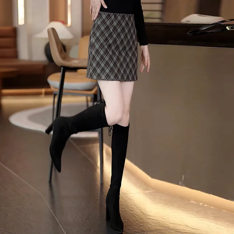 复古毛呢格子短裙女秋冬2025新款高腰a字裙小个子包臀半身裙