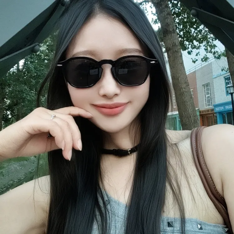 欧美黑色圆框墨镜女个性米钉渐变色防紫外线太阳镜显脸小旅游拍照