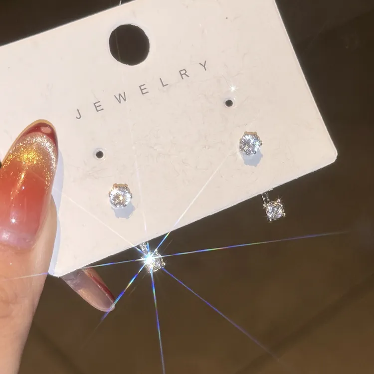 铜合金耳饰 简约百搭精致时尚欧若精灵风欧若智性风 双钻耳钉