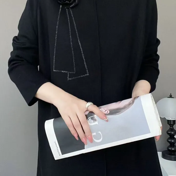 女士圆领一朵花打底衫上衣长袖