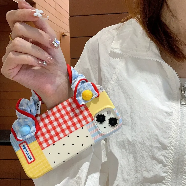 拼接格纹腕带斜跨绳适用苹果16手机壳华为/荣耀/OPPO/vivo/小米