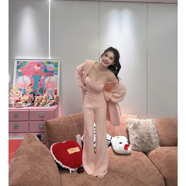 【斯芬软糯兔】2025秋冬新款软糯手感吊带显瘦开衫外套配长裤三件套