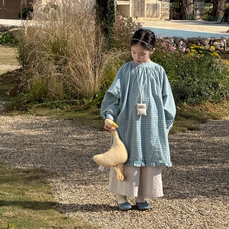 伊甸园童裙2025春款女宝宝韩版花边格子长裙儿童长袖休闲宽松罩衫