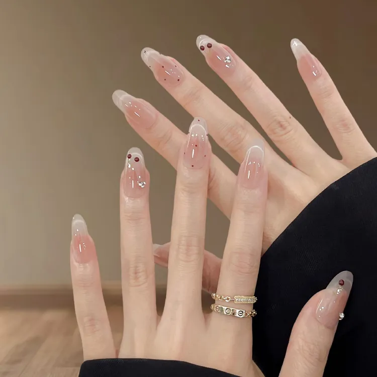 秋冬新款裸色猫眼纯手工穿戴甲樱桃波点少女心高级显白美甲贴片