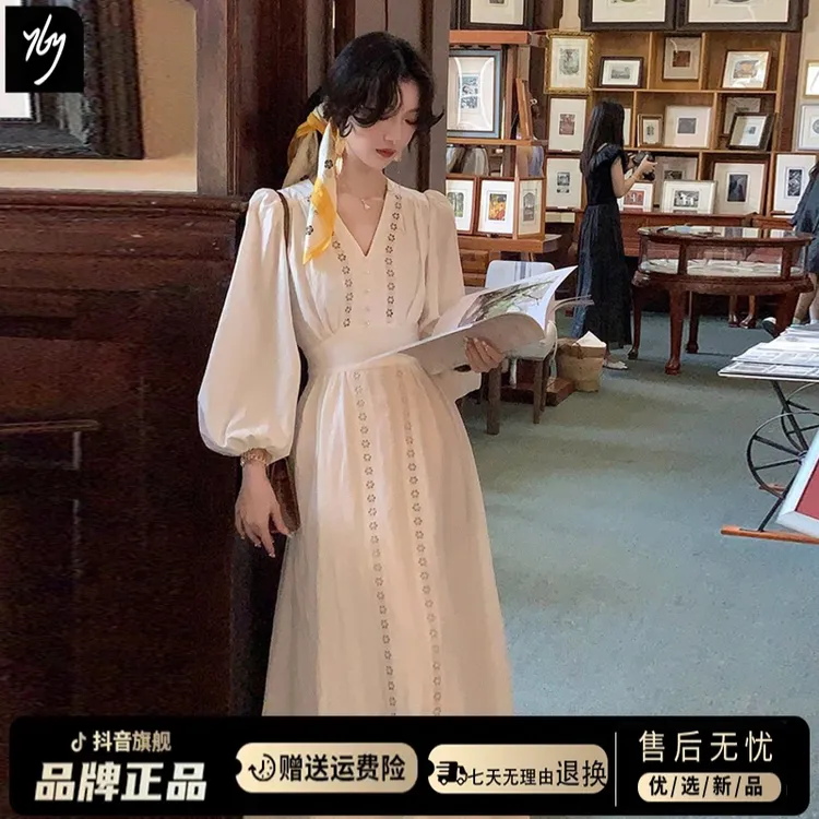 法式白色长袖连衣裙子女2025新款简单大方高级感早秋穿搭v领长裙