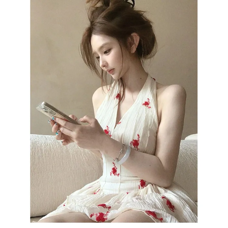 纯欲设计感挂脖刺绣褶皱网纱收腰碎花连衣裙女夏季新款开衫短裙子
