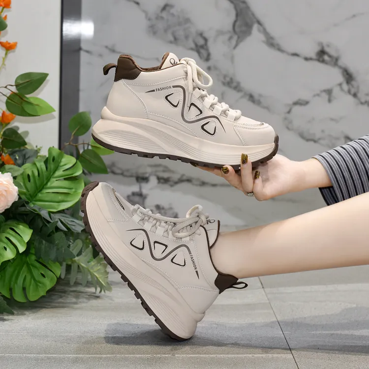 高帮小白鞋女2024秋冬厚底运动休闲风潮鞋加绒系带女棉鞋实体