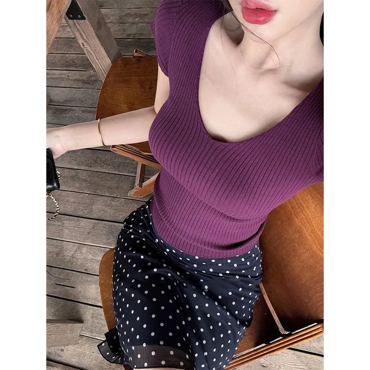 好白好欲/纯欲显白御姐基础款V领针织短袖收腰T恤