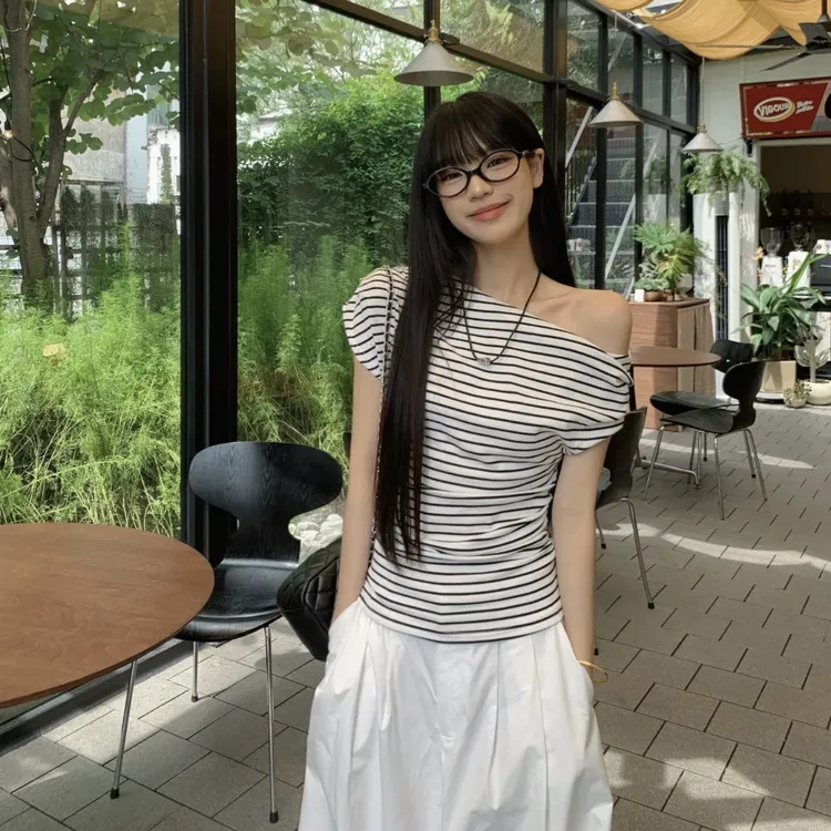 夏天新款时尚常规日常条纹短袖斜领杂志风T恤性感不规则显瘦