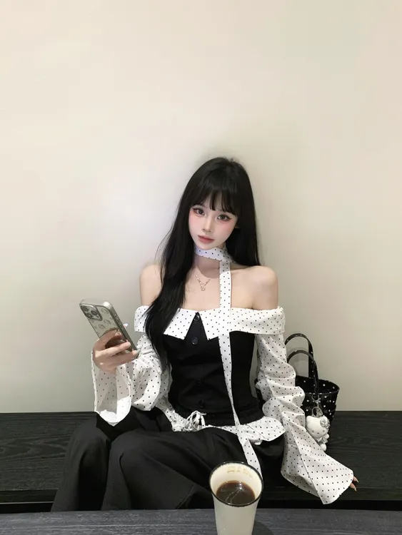 纯欲风性感波点长袖一字肩抹胸上衣辣妹宽松显瘦直筒阔腿裤套装
