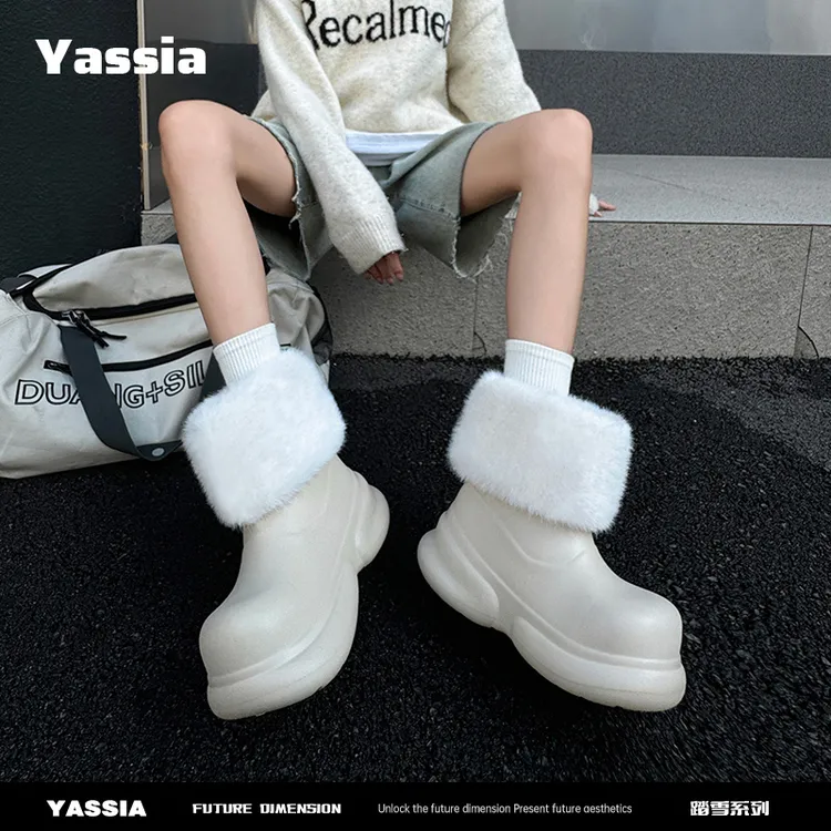 亚束踏雪短筒靴外穿防滑厚底雪地靴加绒防水时尚女新年保暖靴子