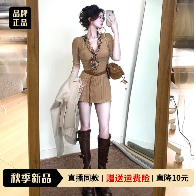 美拉德卡其色针织长袖连衣裙子女早秋季穿搭2025新款收腰百褶短裙