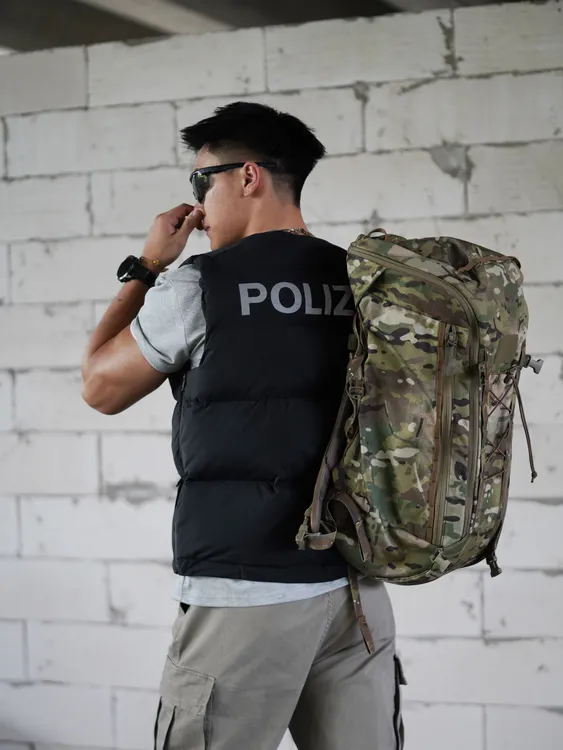 【破壳计划】“POLIZEI”美式硬朗战术休闲保暖反光字体合身版棉马甲