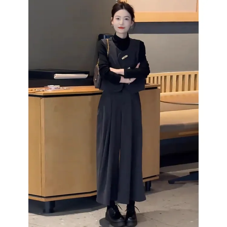 时尚复古套装女2025秋季新款洋气显瘦短款马甲打底衫阔腿裤三件套