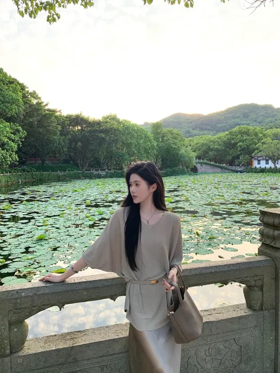 （6667）新品实拍高级高品质v领冰丝老钱风宽松上衣（配腰带）