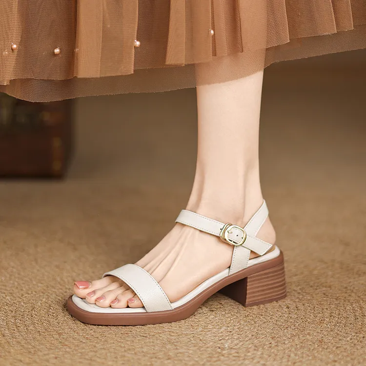 法式真皮舒适复古一字扣带凉鞋女夏季新款百搭软底粗跟高跟罗马鞋