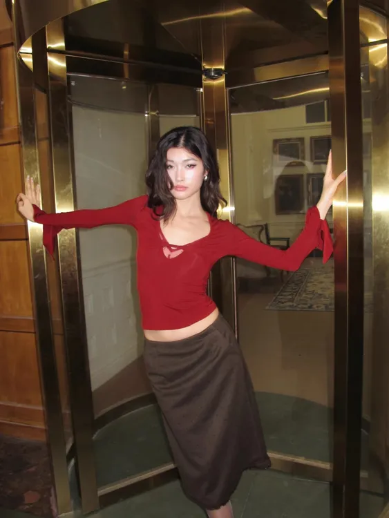 纯欲气质设计感深V领长袖打底加绒修身T恤上衣女