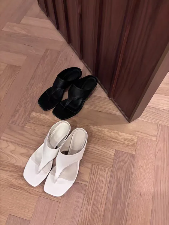 修面胶粘鞋纯色浅口休闲风人字拖舒适欧若假日风