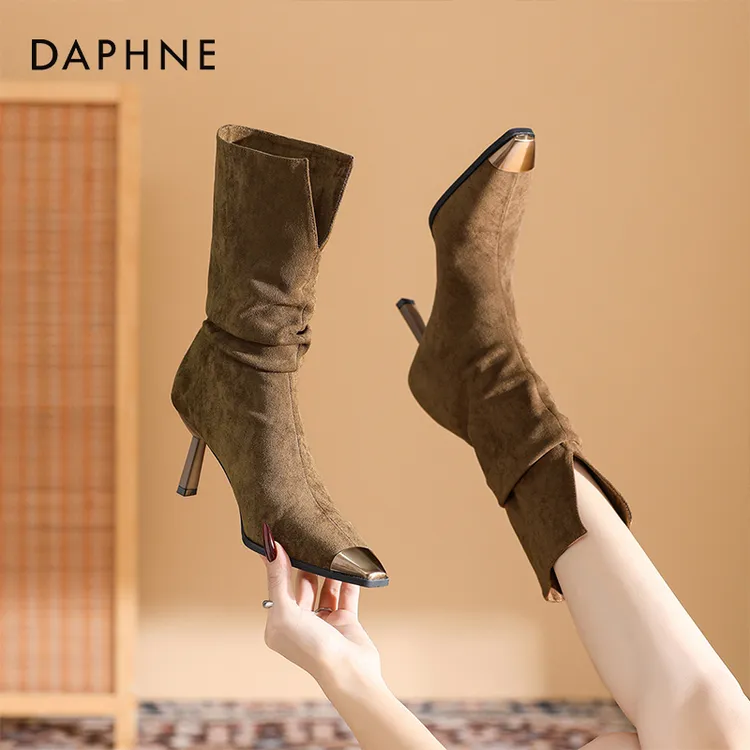 达芙妮靴女秋冬气质日常百搭细跟中短靴6CM纯色V字口堆堆靴国潮