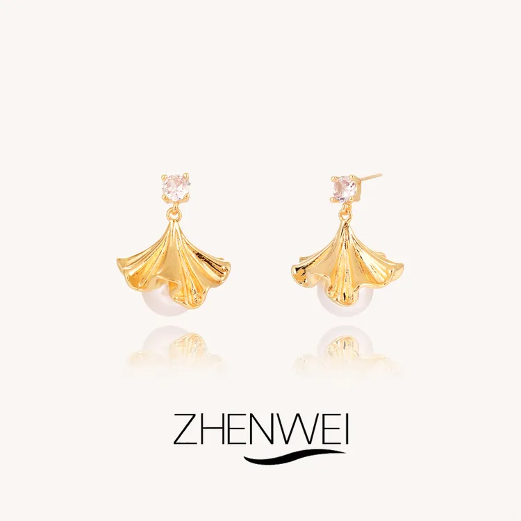 铜合金锆石耳饰 ZHENWEI/甄薇  裙边珠珠锆石耳钉女气小众高级感